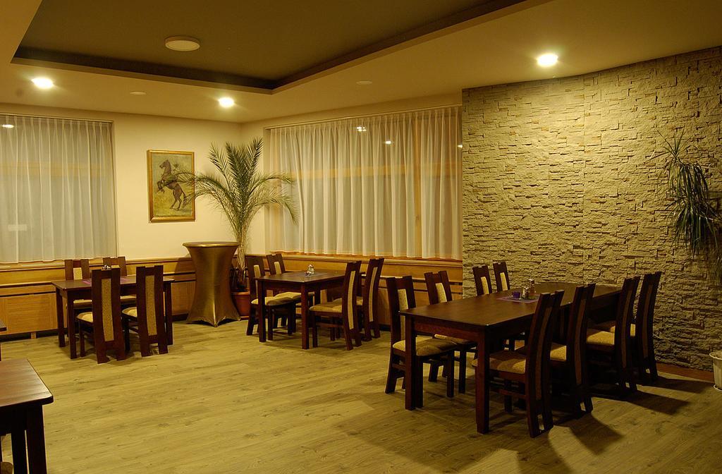 Penzion Majak Banská Bystrica Exterior foto